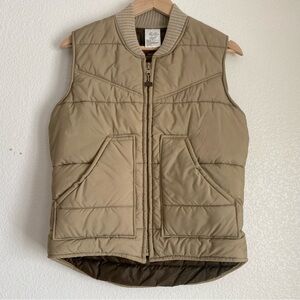 Vintage Walls Blizzard Proof insulated zip up puffer vest, khaki, S